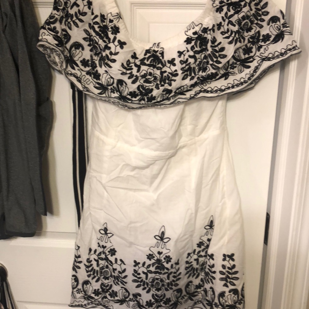 Embroider hem bodycon dress